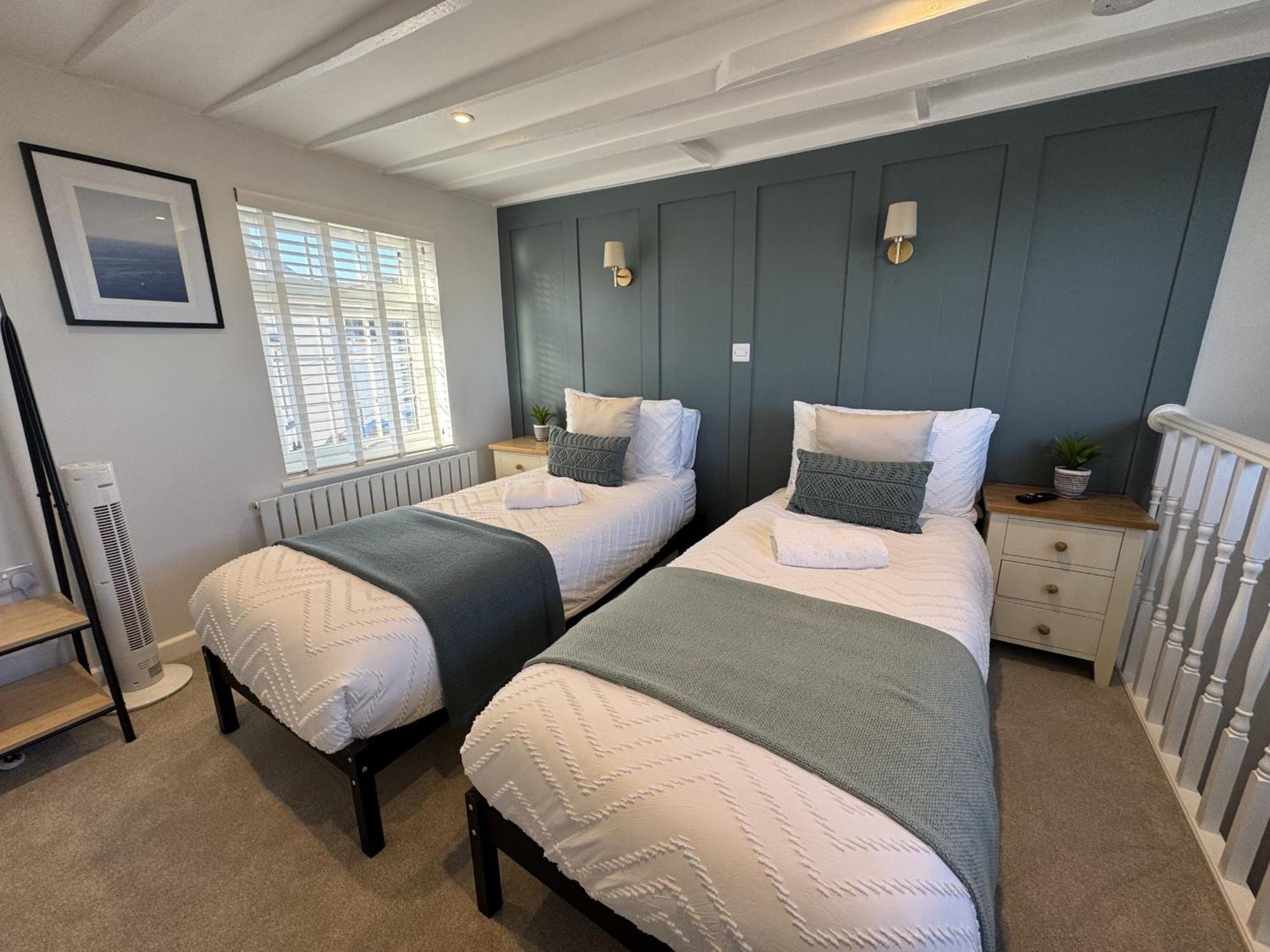 הוילה קאוז Driftwood House - Luxury Dog-Friendly Townhouse In Cowes, Steps From Marina מראה חיצוני תמונה