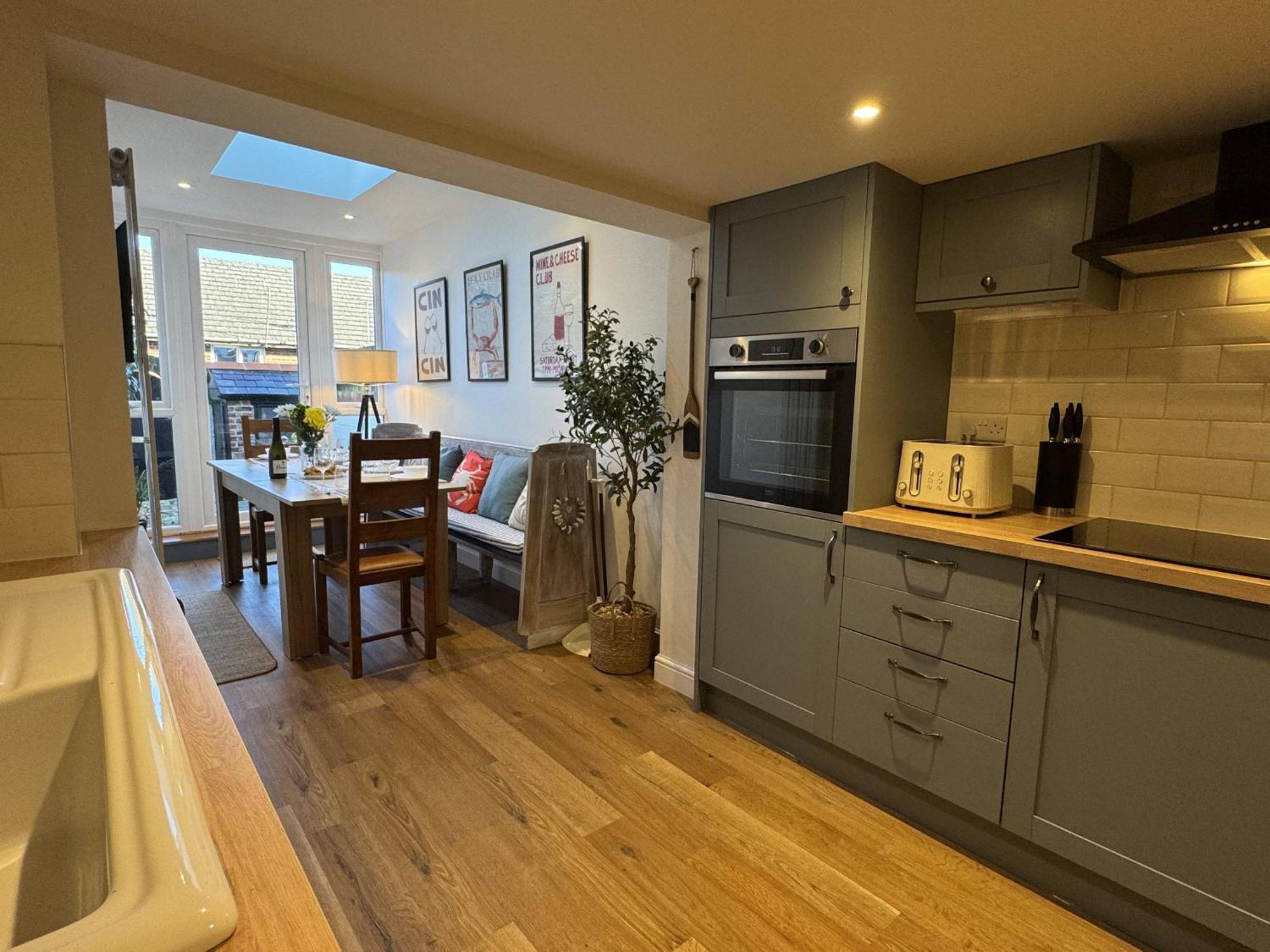 הוילה Driftwood House - Luxury Dog-Friendly Townhouse In Cowes, Steps From Marina מראה חיצוני תמונה