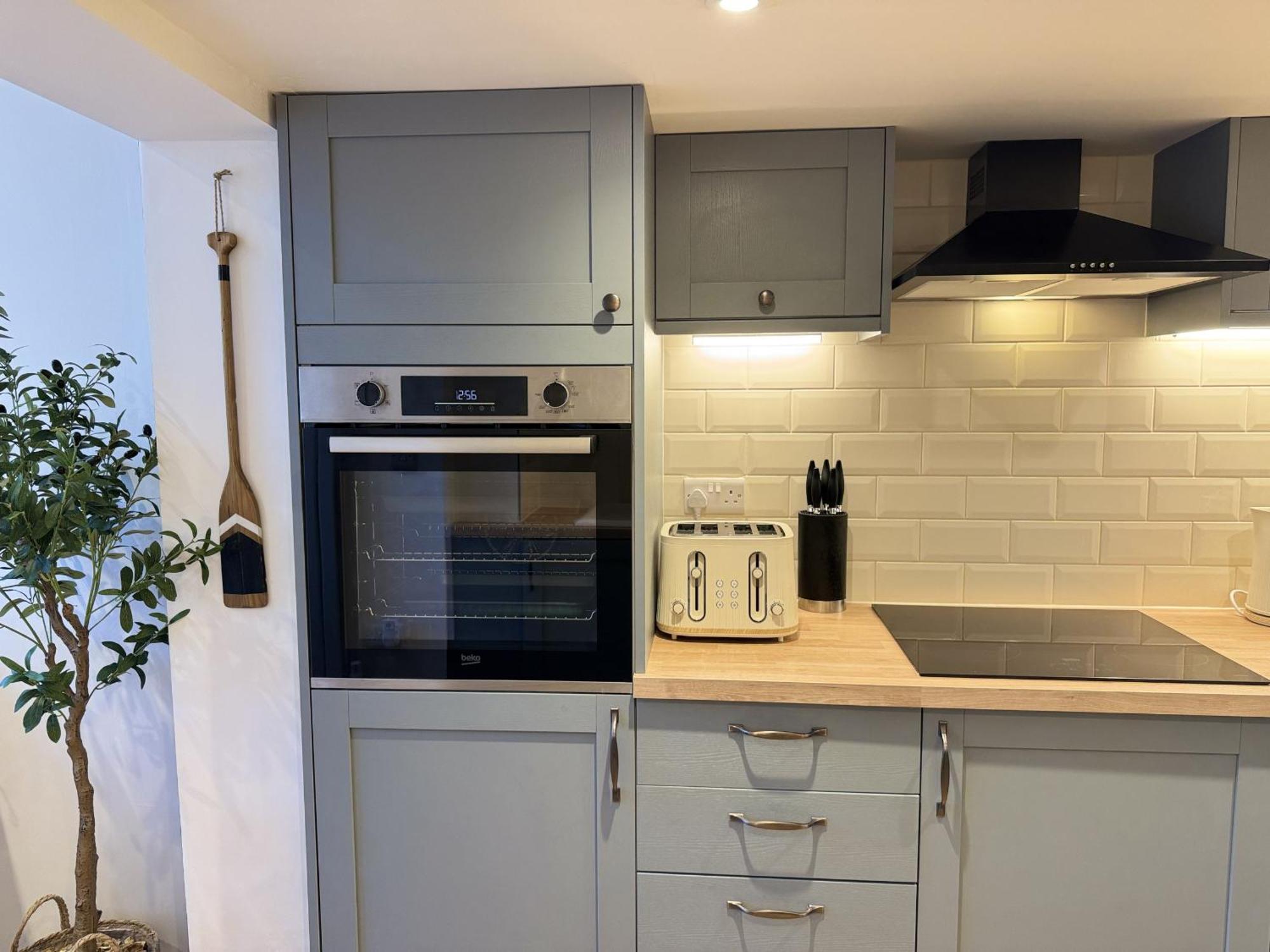 הוילה Driftwood House - Luxury Dog-Friendly Townhouse In Cowes, Steps From Marina מראה חיצוני תמונה